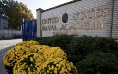 美国水兵查询人员在水兵学院的Bettencoin药戒指